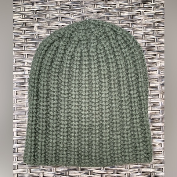 Veronica Beard Warm Me Cashmere Beanie - NWT - Green - Retail $175 - Picture 2 of 3